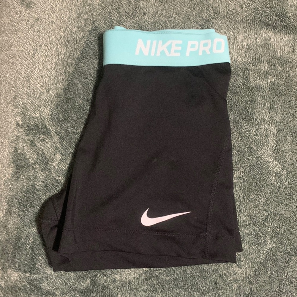 Nike Pro medium women’s black